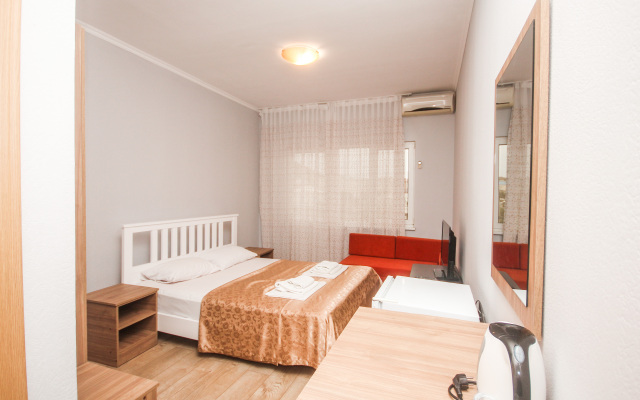 Abhaz-Leo, byvsh. Loza (Gagra)