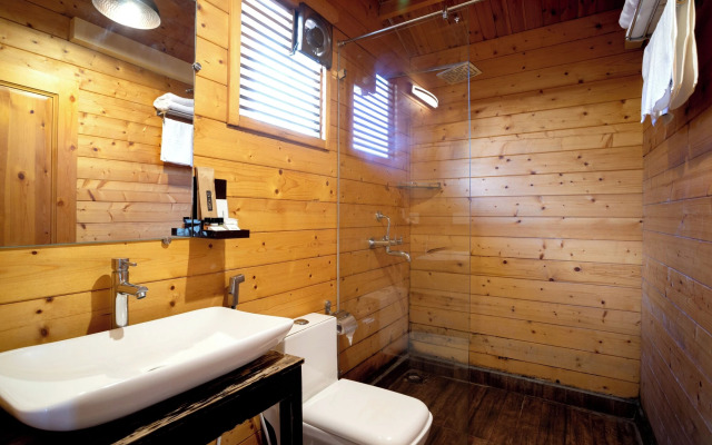 White woods Resort & Spa