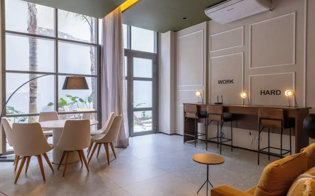 Estudio Pinheiros com piscina e academia