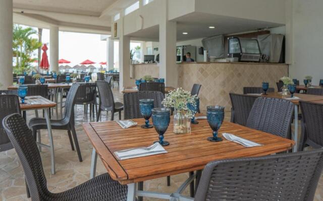 Ocean Front Condo Sleeps 4 Adults-Grand Venetian T3000-1606