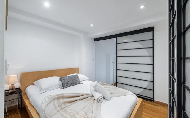 Massena Street - 1 Bdr Duplex with AC & Parking