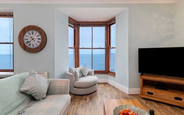 6 Paragon Court - Sea Front Apartment