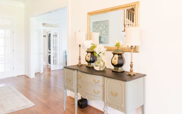 AVA House Bed & Breakfast