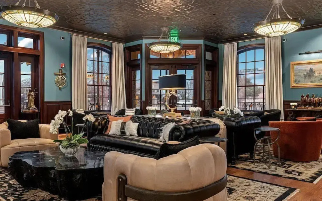 Emigrant Boutique Hotel