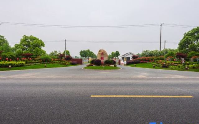 Mingzhu Lake Swan Garden Resort