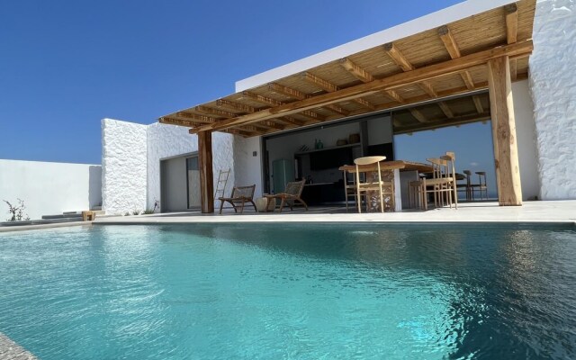Oskelos - Sea View Villa With Private Pool