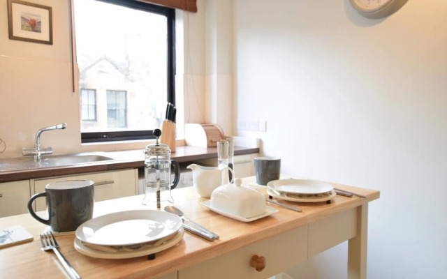 Historic City Centre Apt with Free Secure Parking