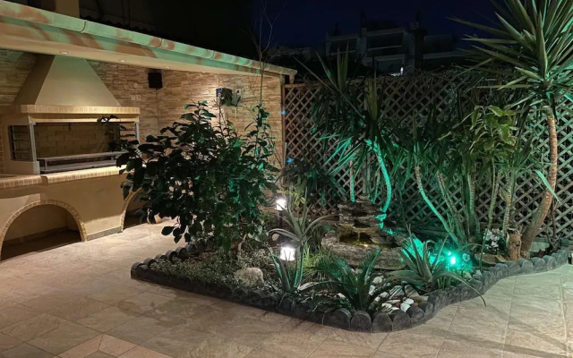 Oasis Garden Apartment