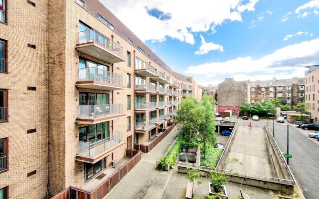 Bright, Modern 1 Bed in Melvin Walk