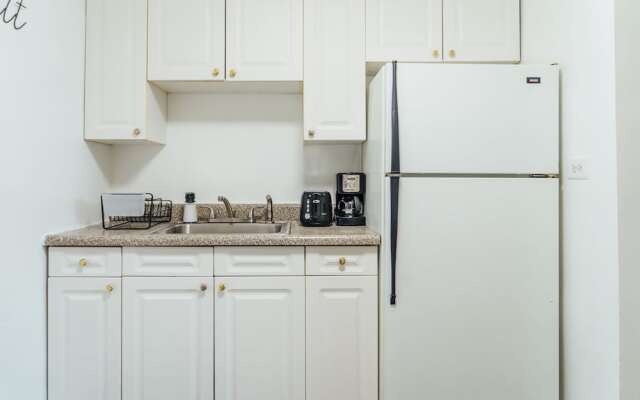 Chic & Pristine 1BR Apt in Marshfield