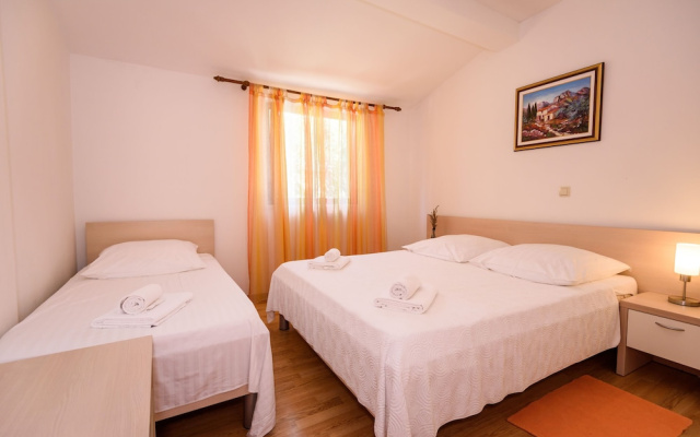 Apartments Zdravko