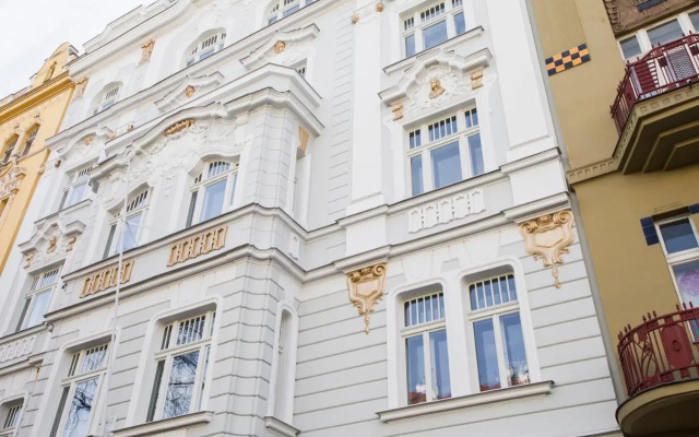 Trendy Local Apartment