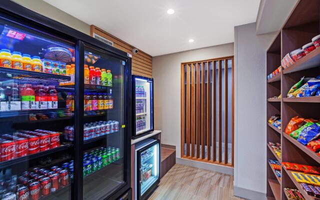 Holiday Inn Express Hotel & Suites Dallas Lewisville by IHG