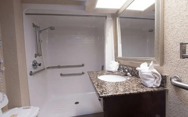 Holiday Inn Hotel & Suites Huntington-Civic Arena