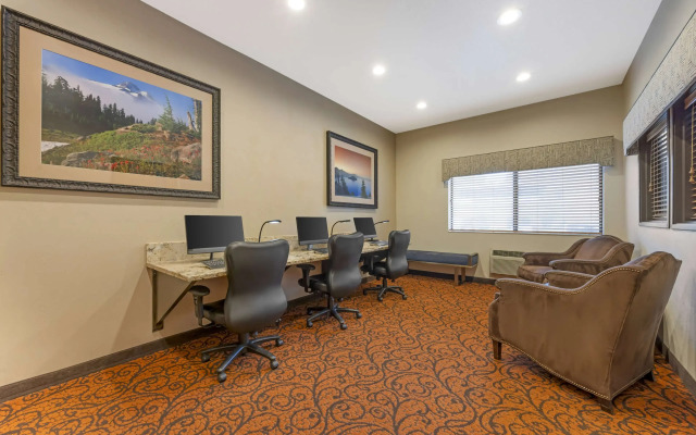Best Western Plus Mill Creek Inn