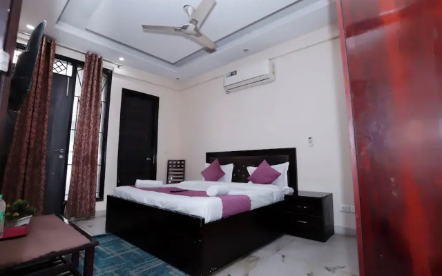 Hotel Noida Nest 105