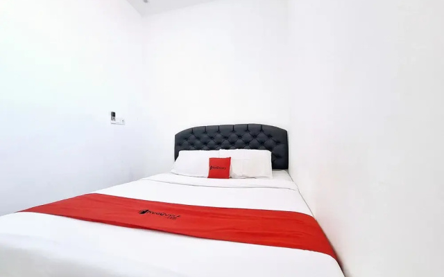 RedDoorz near Stasiun Kediri