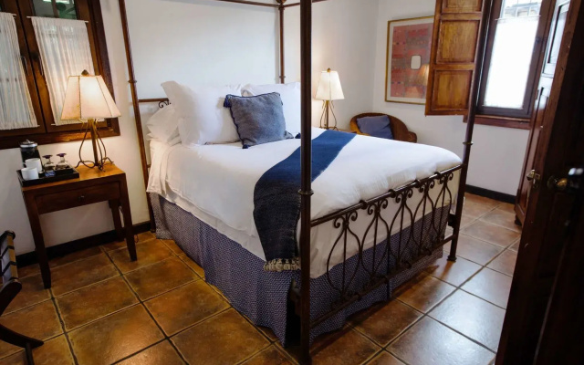 Casa Encantada by Porta Hotels