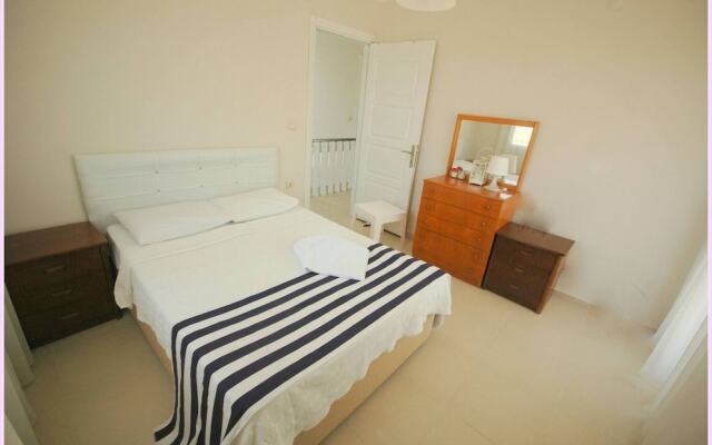 Family Friend Villa Pool BBQ 3b 1 Alacati Cesme