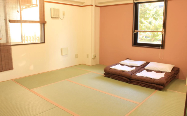T&K Hostel Kobe Sannomiya East – Guest Rooms – Kobe