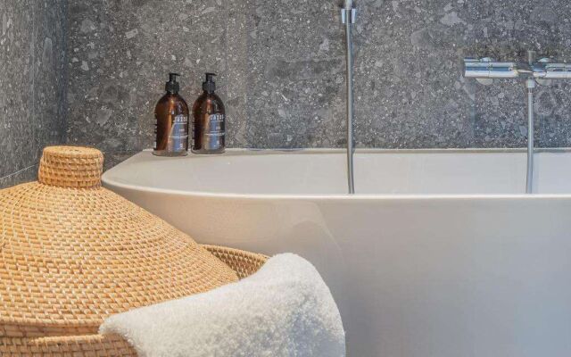 Yuna Porte Maillot - ApartHotel