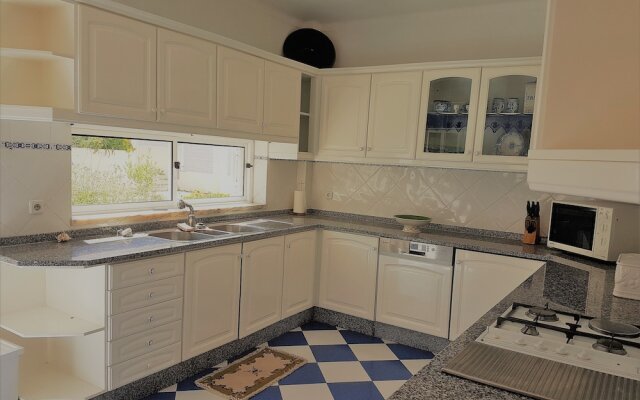 Caparica Quiet Rooms by Host-Point