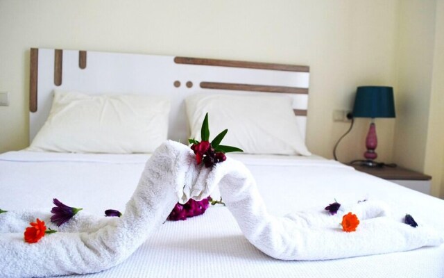 1 Bedroom Apartment Lake View 8 by Likya Global