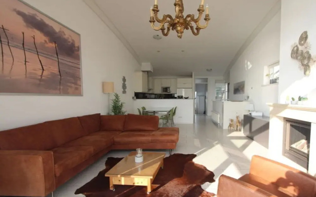 Dijkvilla on the Ijsselmeer