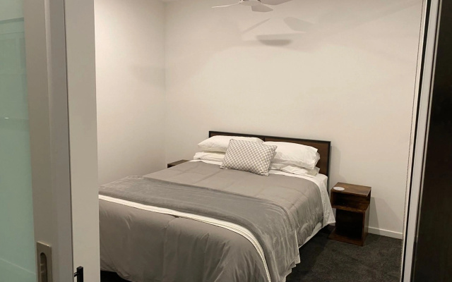 Modern, Quiet 1 Bed Apt on Fitzroy St, Opposite Albert Park – Guest Rooms – Melbourne