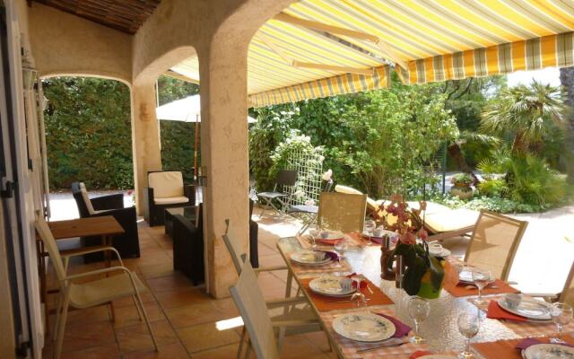 Spacious Villa at Saint-raphael With Jacuzzi