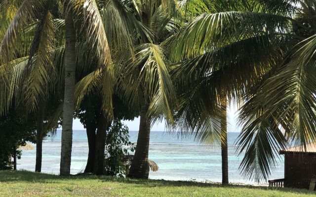 Ti. Maanga vue mer et pieds dans l'eau