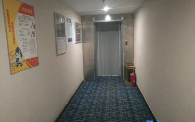 Xunjia Fashion Hotel (Zhengzhou Liulin Subway Station Branch)