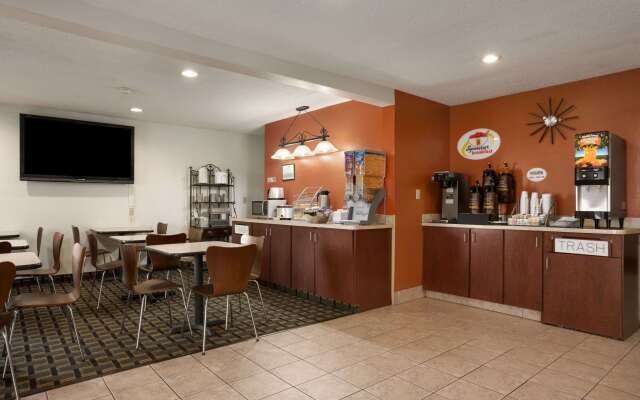 Super 8 by Wyndham Prestonsburg