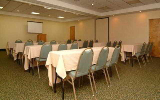 Quality Suites Convention Center