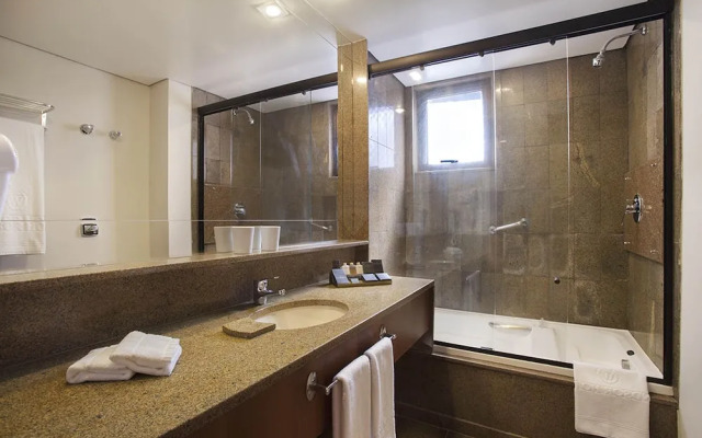 Naoum Plaza Hotel