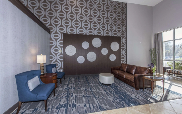 DoubleTree by Hilton North Charleston - Convention Center