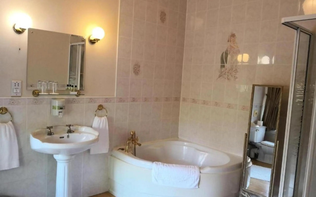 OYO Dunmar House Hotel