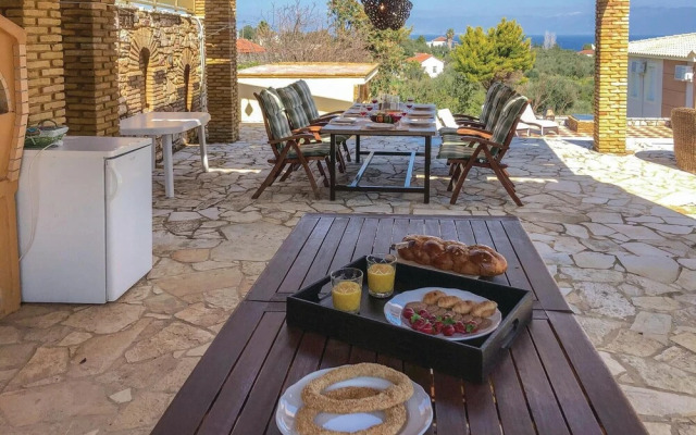 Nice Home in Koroni with Hot Tub, WiFi, Outdoor Swimming Pool