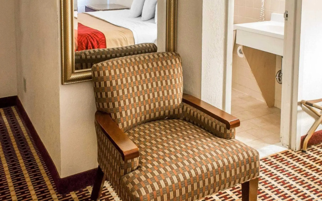 Economy Inn & Suites