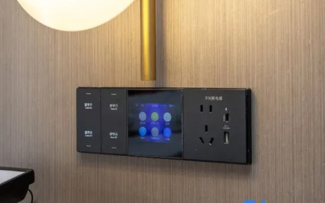 Lavande Hotel (Chongqing Kaizhou New Century Pedestrian Street)