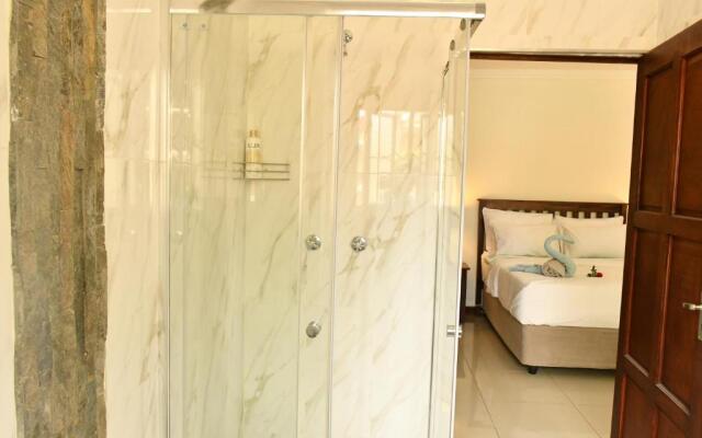 Spacious Self-Catering Apartment at Etuna Gardens.