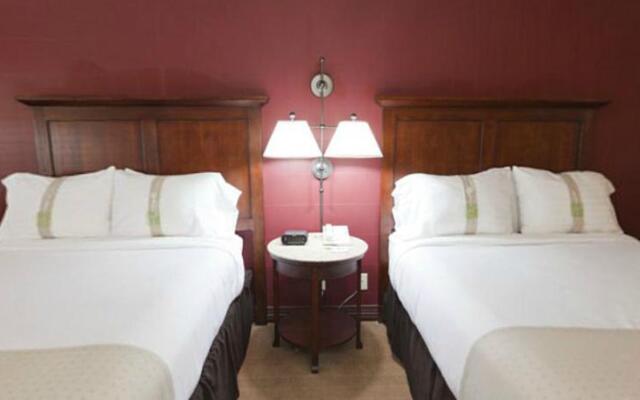 Holiday Inn Kansas City Se - Waterpark