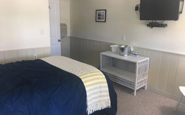 Shea's Riverside Inn & Motel