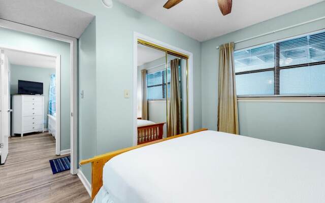 Beach View 3br/2ba W/pools Sleeps 8