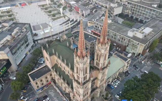 ReMAX Remai Electronics Competition Hotel (Ningbo Chenghuang Temple Tianyi Square)