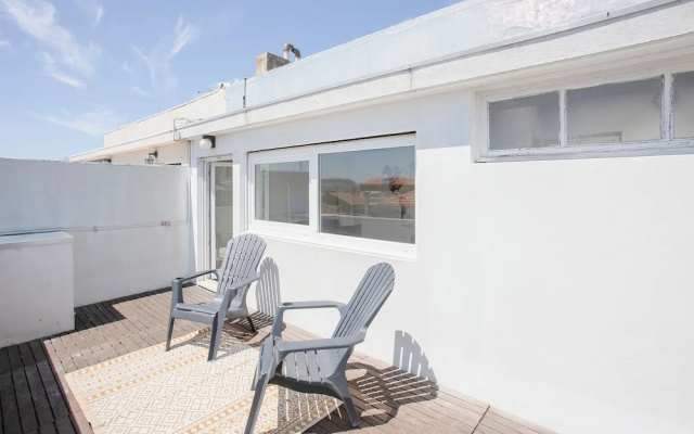 Liiiving - Downtown Balcony Apartment