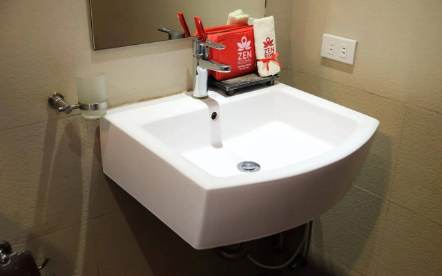 ZEN Rooms Zobel Roxas Street Makati