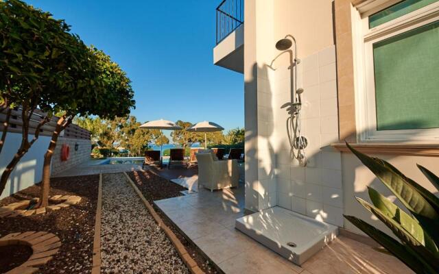 Beach Front Bella Vista by Ezoria