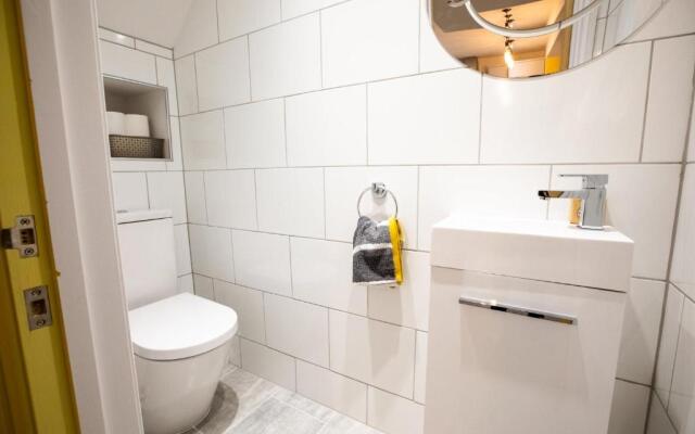 Nadler House 1 Bed Basement Apartment