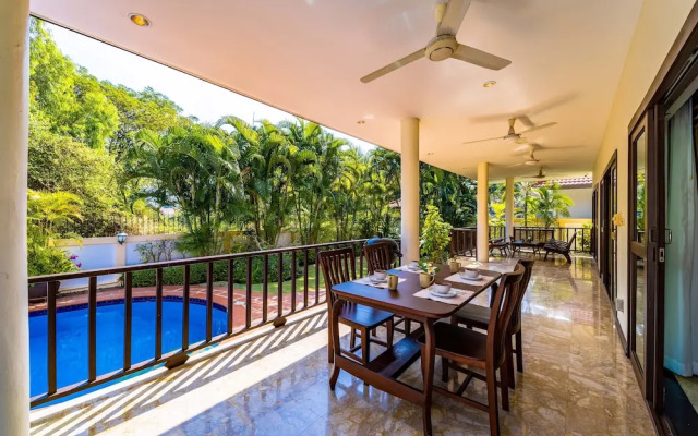 Cozy 3 BR Pool Villa close to Town CV3L